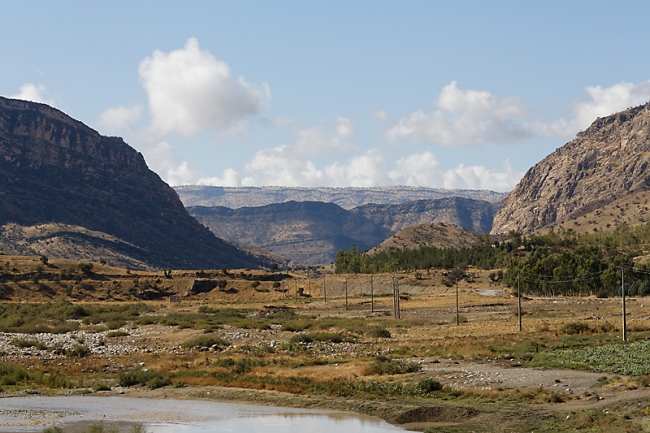 Tâq-e Bostân-Sur la route-021
